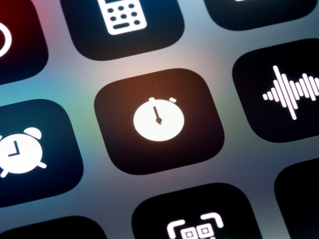 Apps auf dem Smartphone — OnlyFans-Alternativen wie Fansly und Fanvue im Vergleich