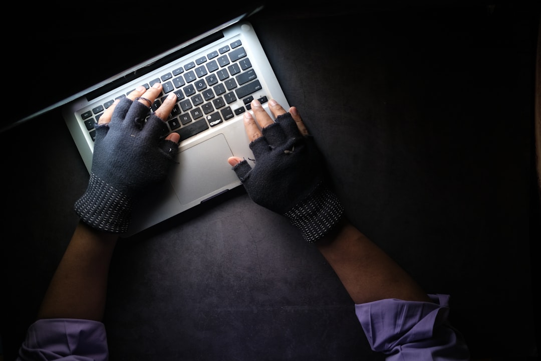 OnlyFans-Bilder geleakt? Deine Rechte in der Schweiz & Schritt-für-Schritt-Takedown
