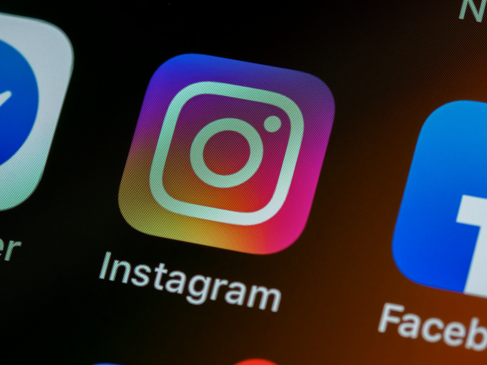 OnlyFans aplikacija ne postoji — kako platformu bezbedno koristiti na telefonu